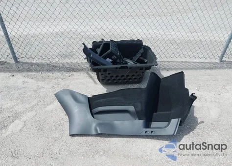 2021 Tesla Model Y Long Range Dual Motor All-Wheel Drive z USA, uszkodzony, nr VIN 5YJYGAEE8MF207493